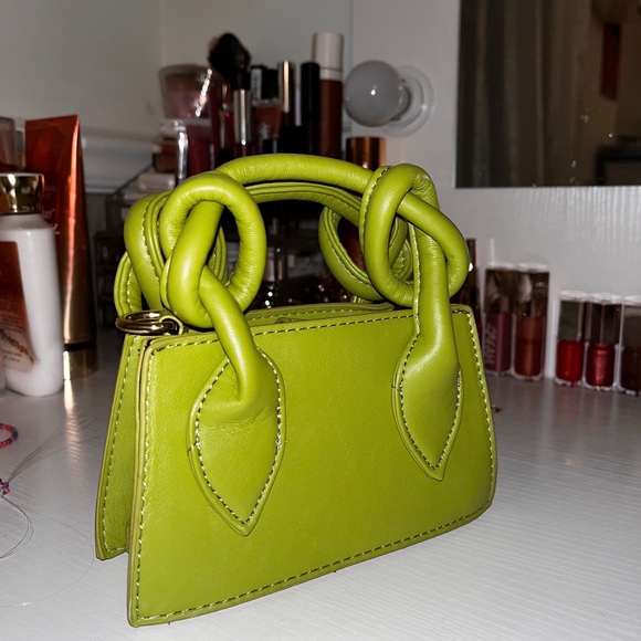 Green Mini Grab Bag, very cute to go out with. - Picture 1 of 2